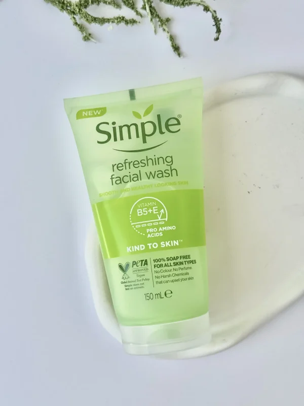 ژل شوینده پوست سیمپل مدل Simple Refreshing Facial Wash